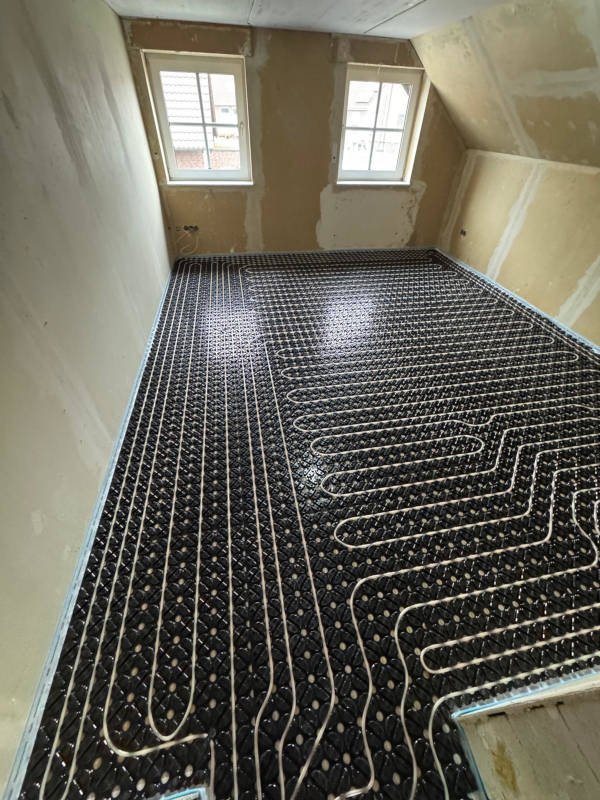 Fußbodenheizung fräsen Adam Ciba - Experte für Fußbodenheizungen